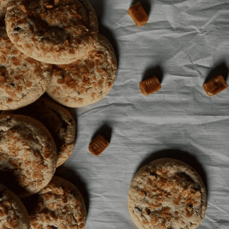 Maxi cookie, fourré au caramel au beurre salé Maxi cookie, fourré au caramel au beurre salé